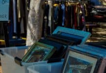 ما هي أهداف الحملة الإعلانية الذي يستخدمها كبار المسوقيين؟ used books in a store